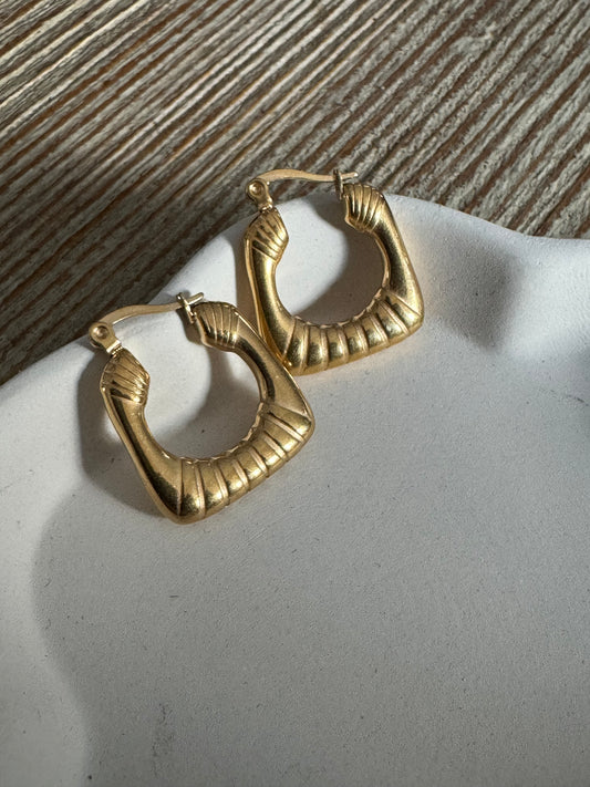 Gigi hoops